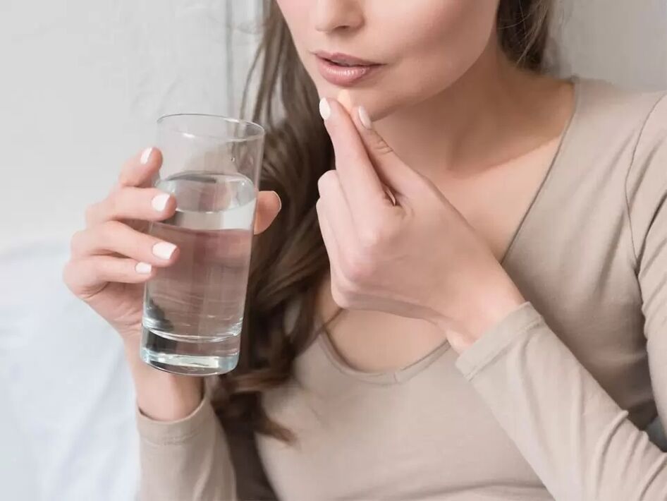 Prendre les gélules Ocuvit avec de l'eau claire. 